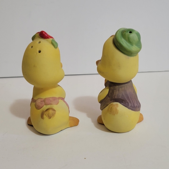 Vintage Ceramic Yellow Anthropomorphic Ducklings Salt and Pepper Shakers - Picture 2 of 5
